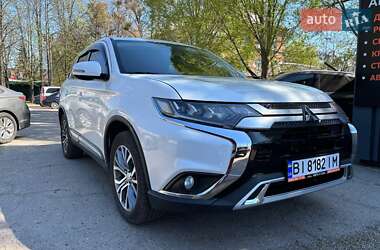 Позашляховик / Кросовер Mitsubishi Outlander 2017 в 