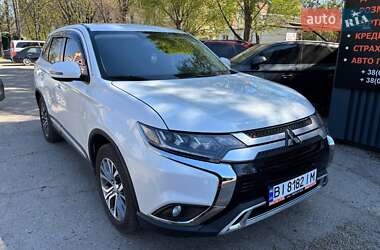 Позашляховик / Кросовер Mitsubishi Outlander 2017 в 