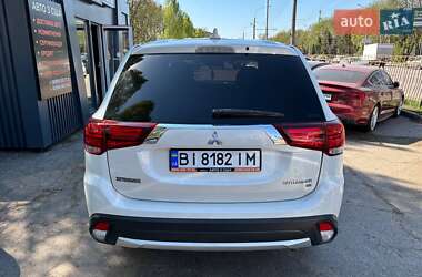 Позашляховик / Кросовер Mitsubishi Outlander 2017 в 