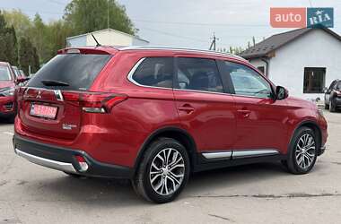 Внедорожник / Кроссовер Mitsubishi Outlander 2016 в 