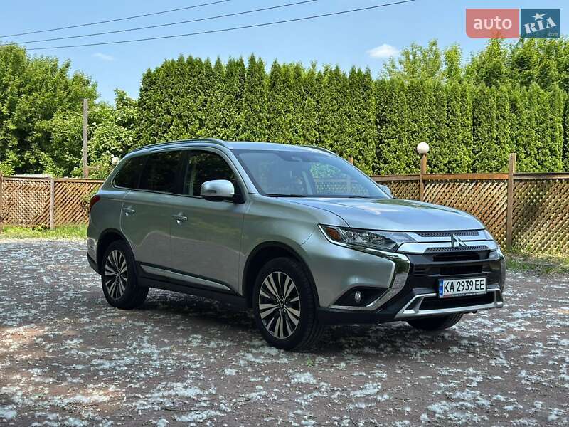 Внедорожник / Кроссовер Mitsubishi Outlander 2019 в Броварах
