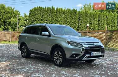 Внедорожник / Кроссовер Mitsubishi Outlander 2019 в 