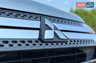 Внедорожник / Кроссовер Mitsubishi Outlander 2019 в 