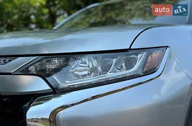 Внедорожник / Кроссовер Mitsubishi Outlander 2019 в 