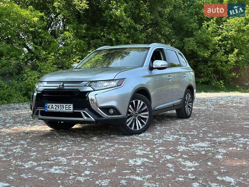 Внедорожник / Кроссовер Mitsubishi Outlander 2019 в Броварах