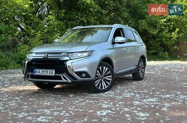 Внедорожник / Кроссовер Mitsubishi Outlander 2019 в 