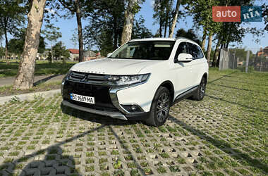 Внедорожник / Кроссовер Mitsubishi Outlander 2016 в Мукачево