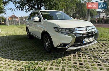 Внедорожник / Кроссовер Mitsubishi Outlander 2016 в 