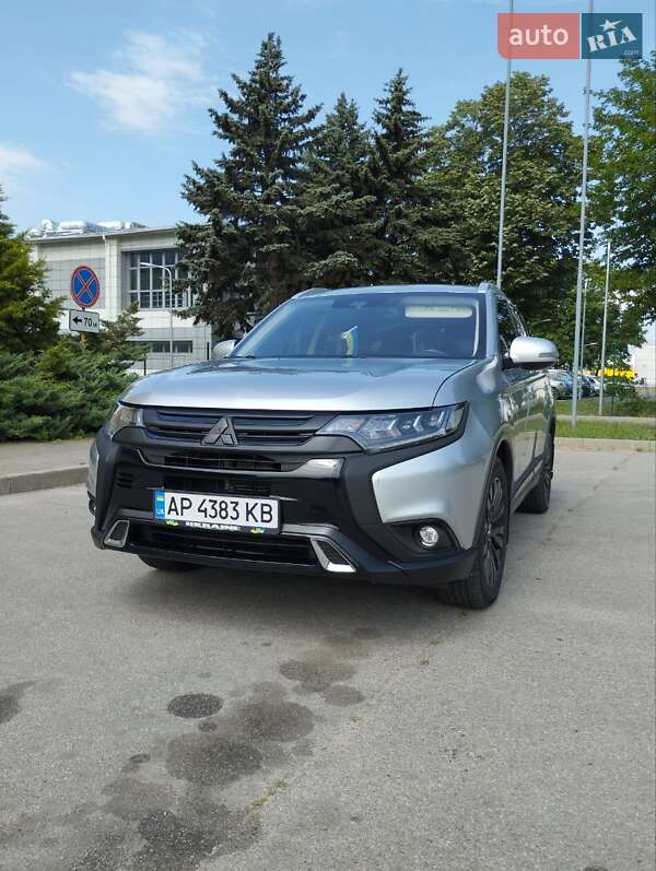 Mitsubishi Outlander 2020