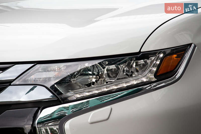 Внедорожник / Кроссовер Mitsubishi Outlander 2017 в Львове