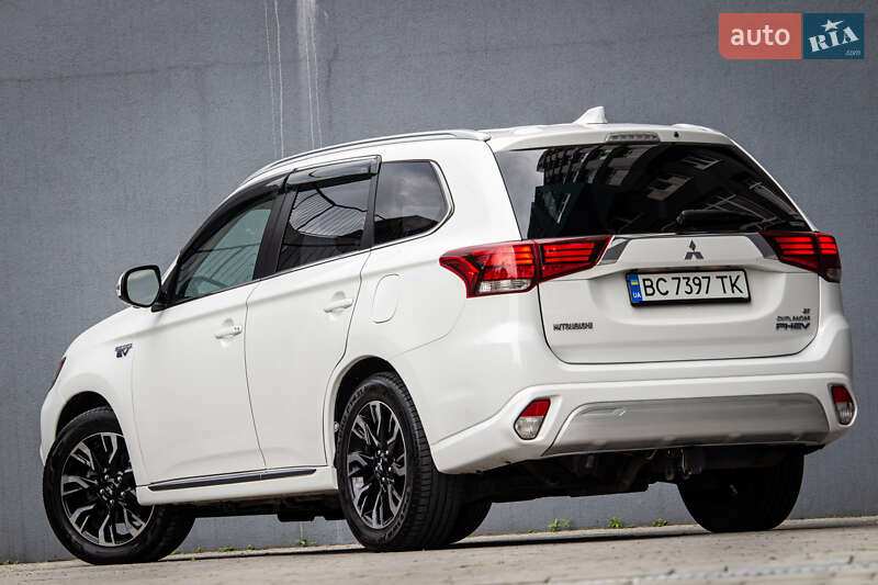 Внедорожник / Кроссовер Mitsubishi Outlander 2017 в Львове