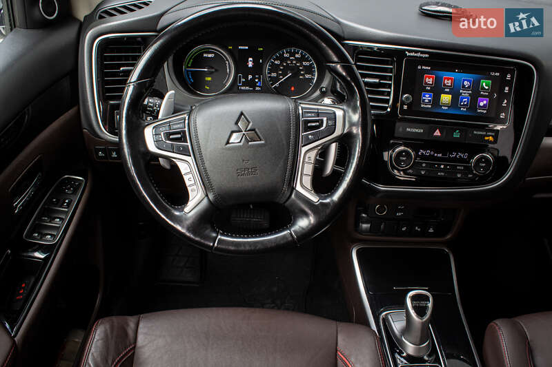 Внедорожник / Кроссовер Mitsubishi Outlander 2017 в Львове