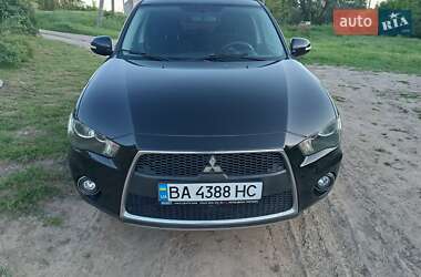 Внедорожник / Кроссовер Mitsubishi Outlander 2011 в 