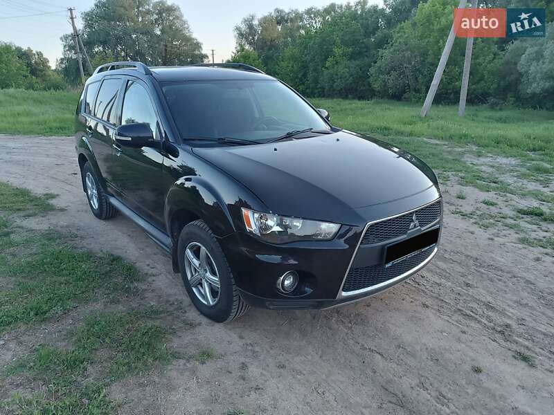 Внедорожник / Кроссовер Mitsubishi Outlander 2011 в 