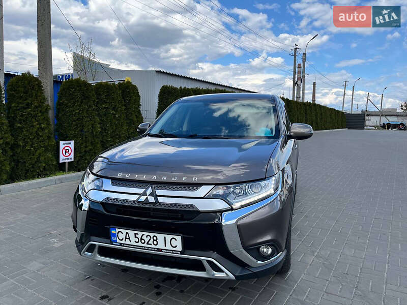 Позашляховик / Кросовер Mitsubishi Outlander 2020 в Черкасах