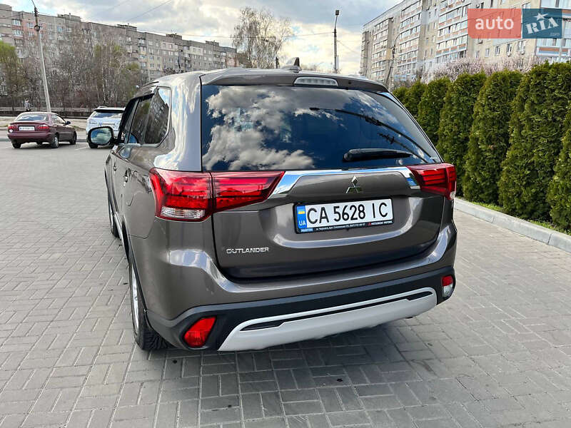 Позашляховик / Кросовер Mitsubishi Outlander 2020 в Черкасах