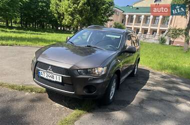 Внедорожник / Кроссовер Mitsubishi Outlander 2010 в 