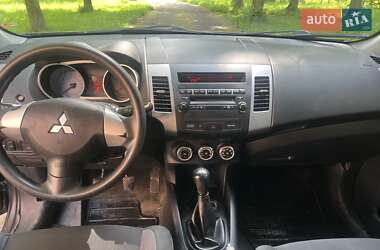 Внедорожник / Кроссовер Mitsubishi Outlander 2010 в 