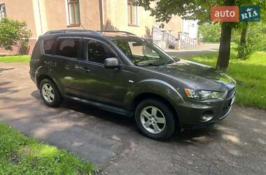 Внедорожник / Кроссовер Mitsubishi Outlander 2010 в 