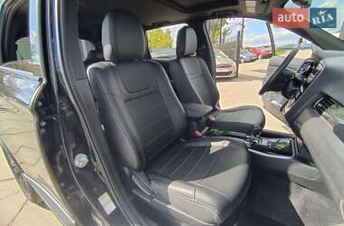 Позашляховик / Кросовер Mitsubishi Outlander 2018 в 