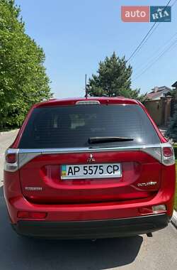 Позашляховик / Кросовер Mitsubishi Outlander 2014 в 
