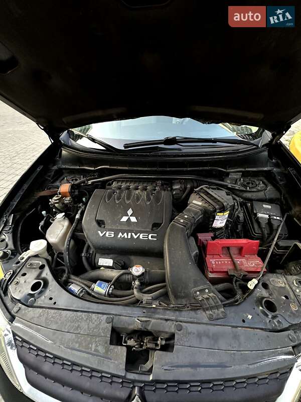 Позашляховик / Кросовер Mitsubishi Outlander 2008 в Івано-Франківську