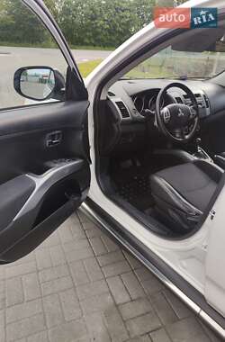 Внедорожник / Кроссовер Mitsubishi Outlander 2009 в 