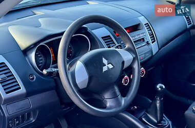 Внедорожник / Кроссовер Mitsubishi Outlander 2010 в 