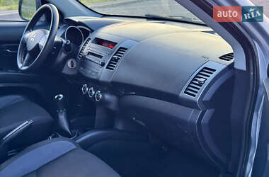 Внедорожник / Кроссовер Mitsubishi Outlander 2010 в 