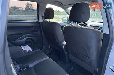 Внедорожник / Кроссовер Mitsubishi Outlander 2010 в 