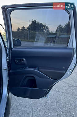 Внедорожник / Кроссовер Mitsubishi Outlander 2010 в 