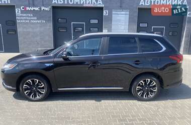 Внедорожник / Кроссовер Mitsubishi Outlander 2018 в 