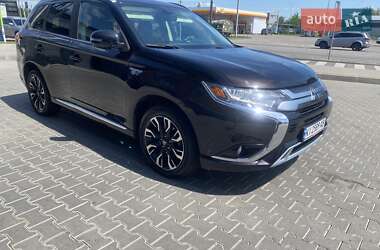 Внедорожник / Кроссовер Mitsubishi Outlander 2018 в 