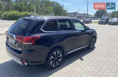 Внедорожник / Кроссовер Mitsubishi Outlander 2018 в 