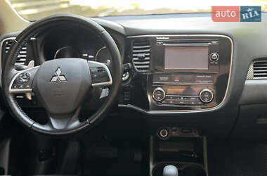 Внедорожник / Кроссовер Mitsubishi Outlander 2012 в 