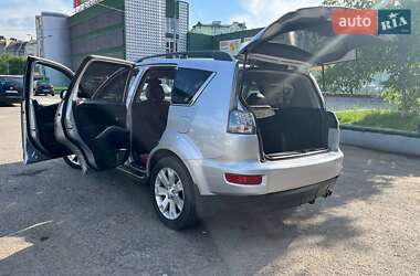 Внедорожник / Кроссовер Mitsubishi Outlander 2011 в 