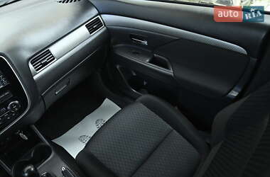 Внедорожник / Кроссовер Mitsubishi Outlander 2013 в 