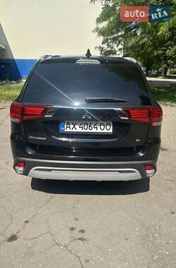 Внедорожник / Кроссовер Mitsubishi Outlander 2019 в 