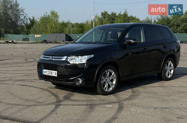 Позашляховик / Кросовер Mitsubishi Outlander 2014 в 