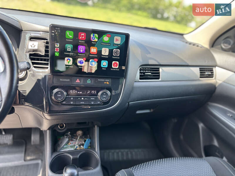 Внедорожник / Кроссовер Mitsubishi Outlander 2016 в Киеве