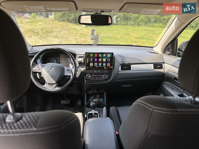 Внедорожник / Кроссовер Mitsubishi Outlander 2016 в Киеве