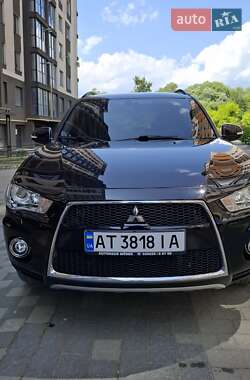 Внедорожник / Кроссовер Mitsubishi Outlander 2011 в 
