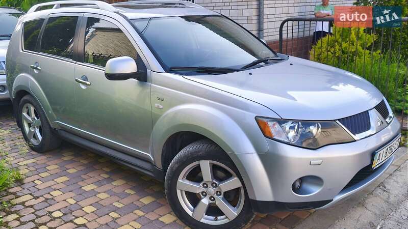 Позашляховик / Кросовер Mitsubishi Outlander 2009 в Броварах