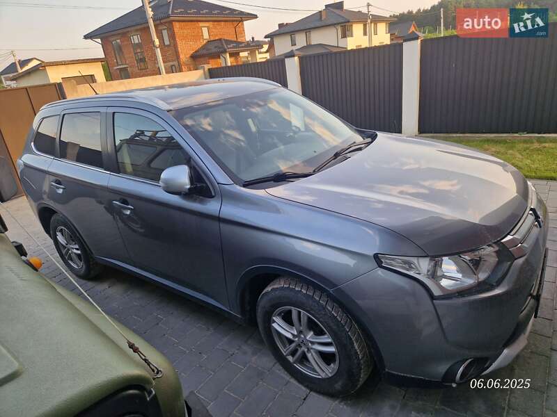 Позашляховик / Кросовер Mitsubishi Outlander 2014 в Львові