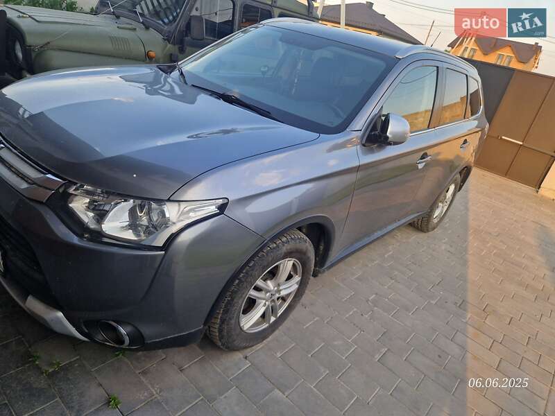 Позашляховик / Кросовер Mitsubishi Outlander 2014 в Львові