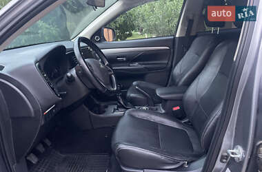 Внедорожник / Кроссовер Mitsubishi Outlander 2014 в 