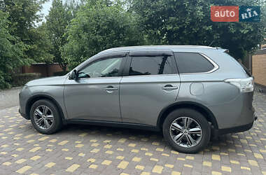 Внедорожник / Кроссовер Mitsubishi Outlander 2014 в 