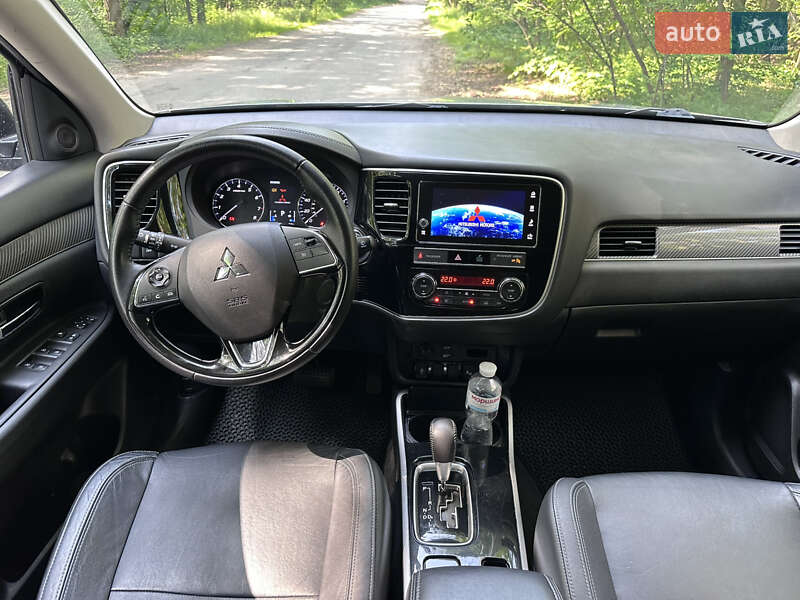 Позашляховик / Кросовер Mitsubishi Outlander 2019 в Києві