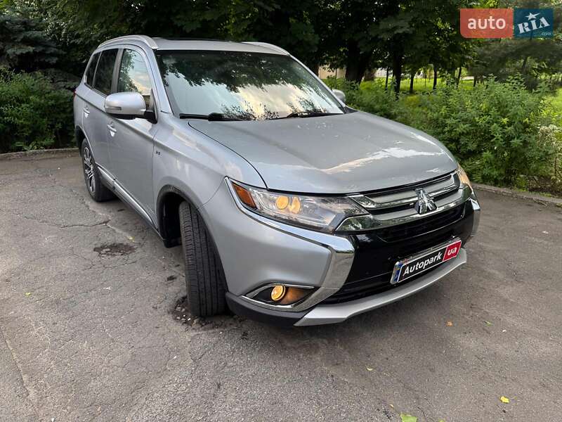 Внедорожник / Кроссовер Mitsubishi Outlander 2016 в Киеве