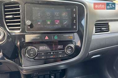 Внедорожник / Кроссовер Mitsubishi Outlander 2016 в 